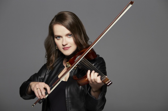 Muzyka dobra na jesienną chandrę LIFESTYLE, Muzyka - Jesień to czas, kiedy większość z nas odnotowuje spadek energii i wchodzi w melancholijny nastrój. Odpowiednia płyta pełna emocjonalnych i energetycznych kawałków może być świetnym sposobem na szybkie dostarczenie endorfin do organizmu. Tak jak muzyka w wykonaniu Basi Kawy.