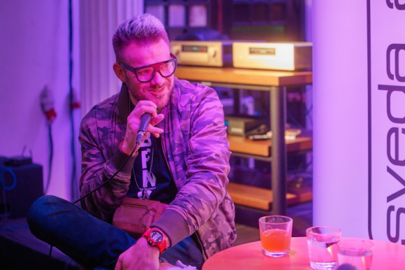 Pierwszy krążek Cyan Atari Wu rozbrzmiał w Studio U22 LIFESTYLE, Muzyka - Atari Wu, czyli Michał Wasilewski - kompozytor, autor tekstów i producent muzyczny - 17 września w Studio U22 przedpremierowo zaprezentował swój debiutancki album „Cyan”. Płyta utrzymana jest na pograniczu alternatywy i mainstreamu.